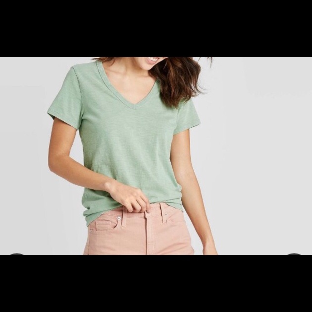 NWT-Universal Thread s/s v-neck tshirt, sz L